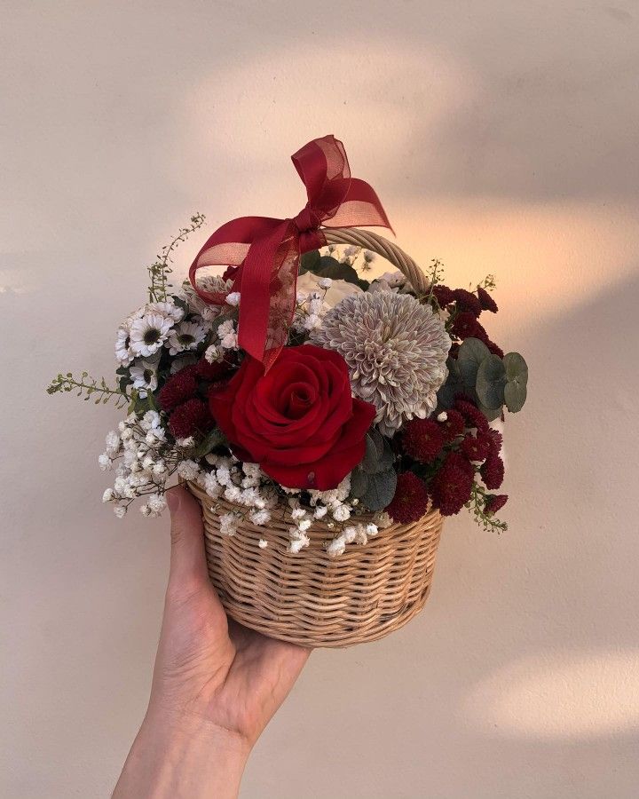 Bình hoa Giáng sinh đỏ xanh